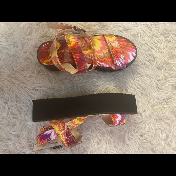 Sandals - Picture 2 of 4